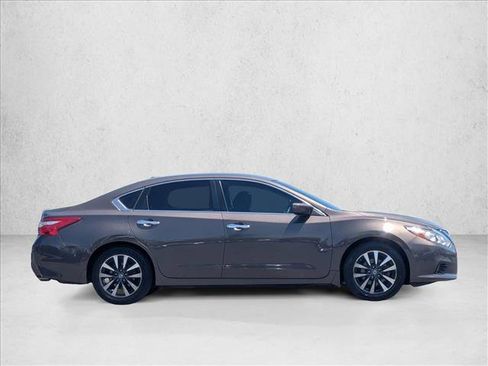 Used 2016 Nissan Altima 2.5 SV FWD image 4