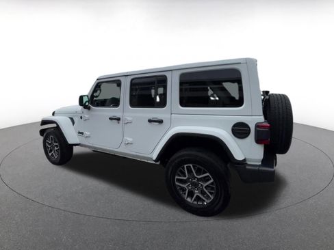 Used 2025 Jeep Wrangler Unlimited Sahara AWD/4WD image 10