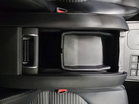Used 2023 Toyota Highlander XSE FWD image 29