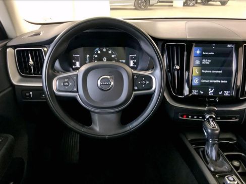 Used 2019 Volvo XC60 T6 Momentum w/ Premium Package image 5