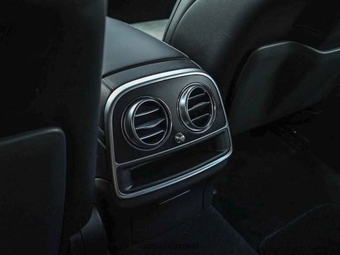 Used 2017 Mercedes-Benz S 550 4MATIC Sedan image 38