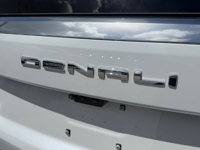 New 2026 GMC Yukon Denali w/ Denali Reserve Package AWD/4WD image 9