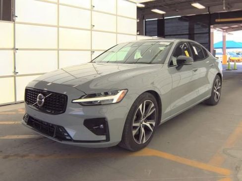 Used 2025 Volvo S60 B5 Core FWD image 1