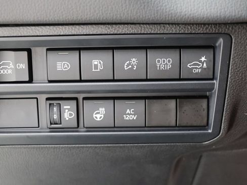 Used 2025 Toyota Sequoia Limited AWD/4WD image 29