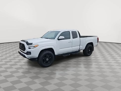 Used 2018 Toyota Tacoma SR image 4
