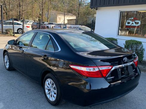 Used 2015 Toyota Camry LE image 6