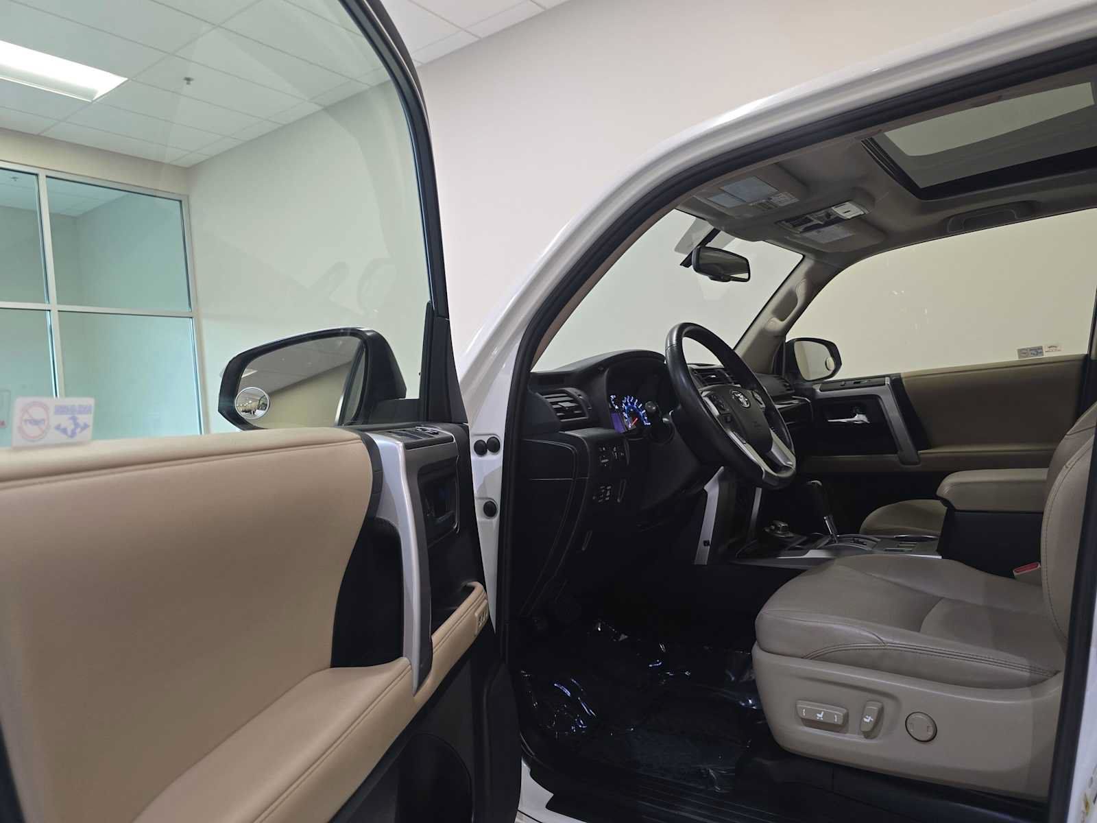 Used 2015 Toyota 4Runner Limited AWD/4WD image 23