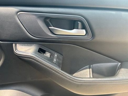 Used 2024 Nissan Rogue SV FWD image 14