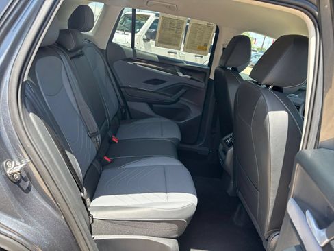 Used 2026 Volkswagen Tiguan SE AWD/4WD image 27