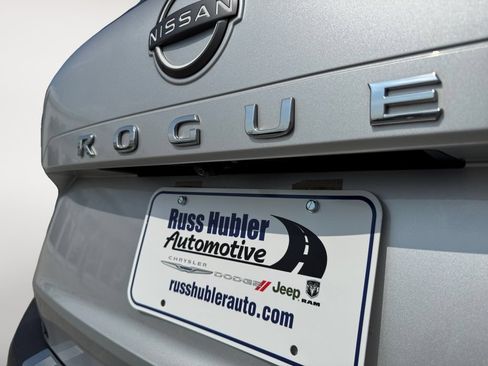 Used 2023 Nissan Rogue SV AWD/4WD image 6