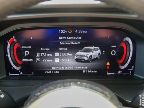 Used 2024 Nissan Rogue SL FWD image 11