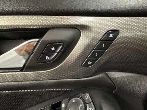 Used 2023 Chevrolet Traverse Premier FWD image 16