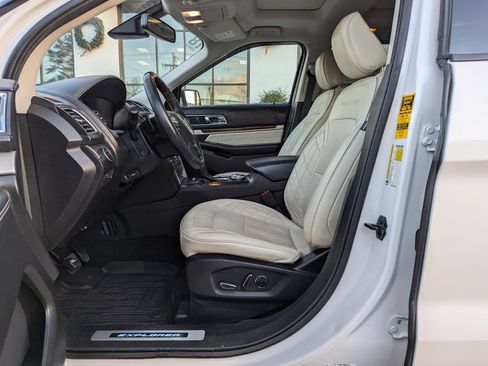 Used 2018 Ford Explorer Platinum AWD/4WD image 12
