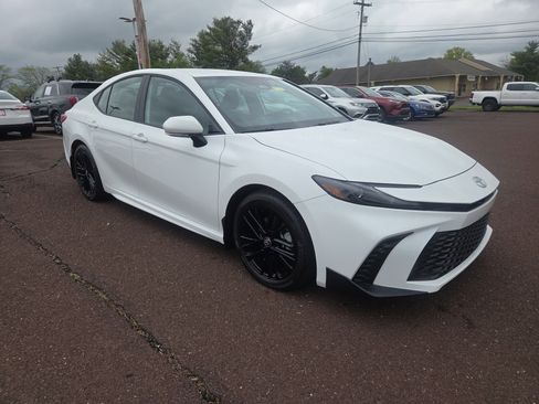 Certified 2025 Toyota Camry SE w/ Convenience Package FWD image 1