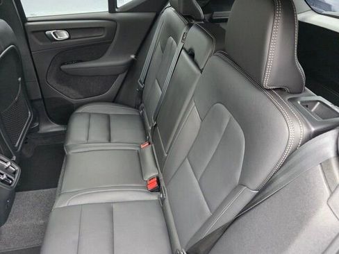 Used 2024 Volvo XC40 B5 Plus image 17