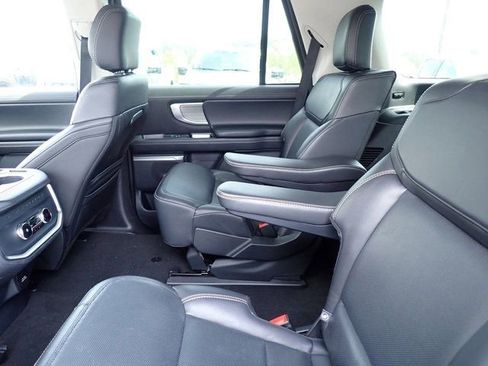 Used 2025 Ford Expedition Platinum AWD/4WD image 12