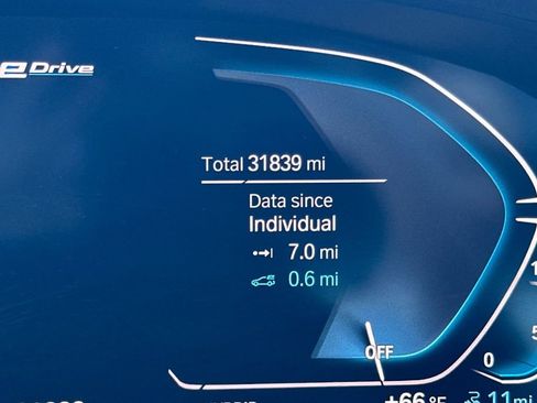 Used 2023 BMW 530e w/ Convenience Package image 29