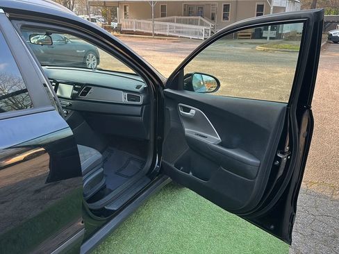Used 2019 Kia Niro LX image 23