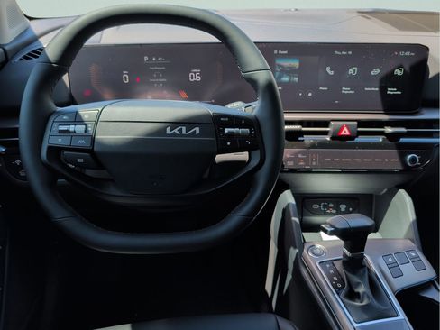 New 2026 Kia Sportage EX FWD image 17