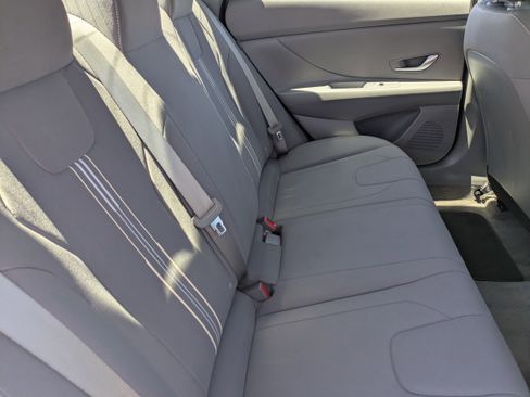 Used 2024 Hyundai Elantra SEL FWD image 13