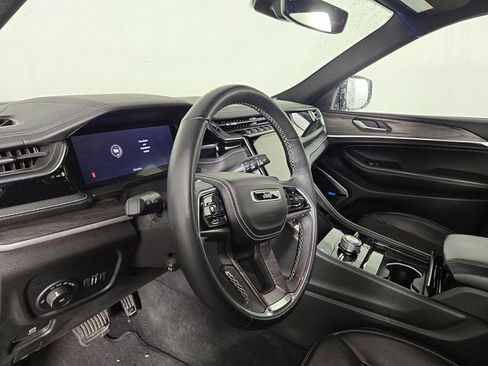 Used 2022 Jeep Grand Cherokee Overland image 14