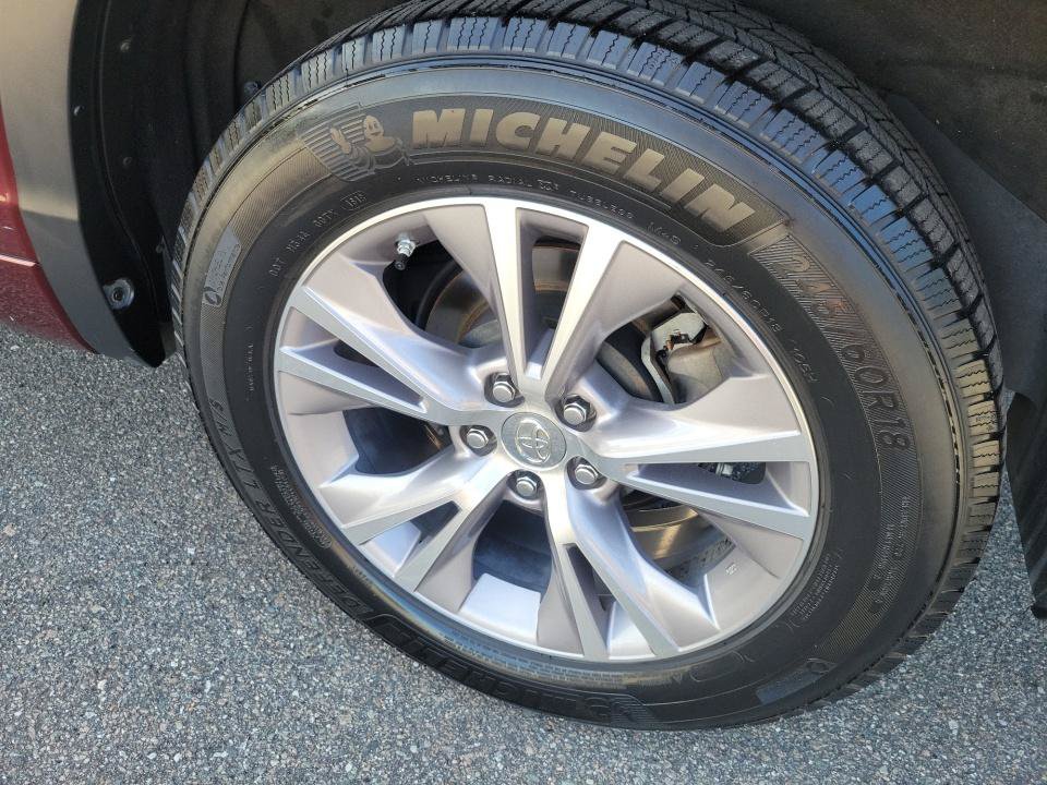 Used 2014 Toyota Highlander XLE FWD image 27