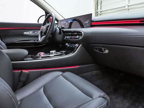 Certified 2026 Genesis GV70 2.5T AWD/4WD image 12