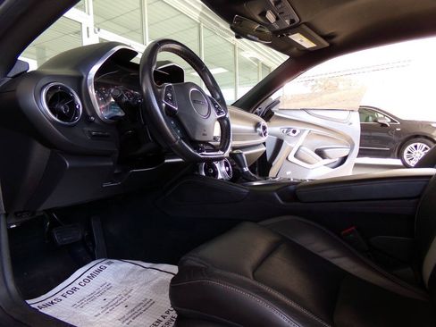 Used 2017 Chevrolet Camaro LT RWD image 18