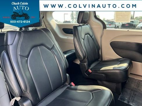 Used 2024 Chrysler Pacifica Touring-L FWD image 26