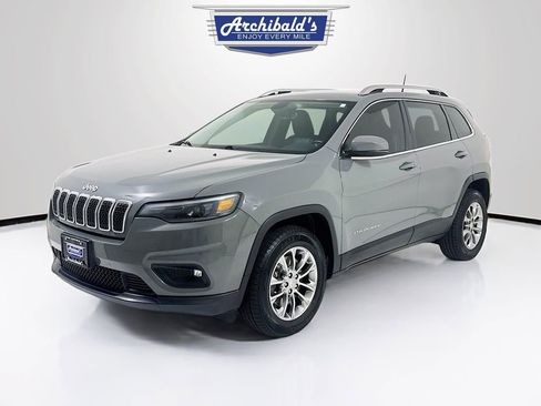 Used 2020 Jeep Cherokee Latitude Plus w/ Comfort/Convenience Group image 3
