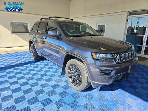 Used 2020 Jeep Grand Cherokee Altitude image 1