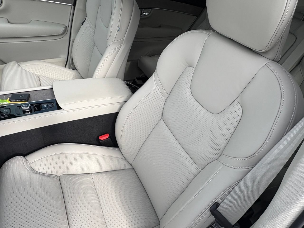 New 2026 Volvo XC90 B6 Ultra w/ Protection Package AWD/4WD image 17