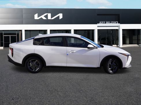 New 2026 Kia K4 FWD image 2