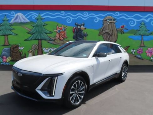 Used 2024 Cadillac Lyriq Sport AWD/4WD image 3