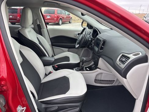 Used 2019 Jeep Compass Latitude w/ Safety & Security Group image 18