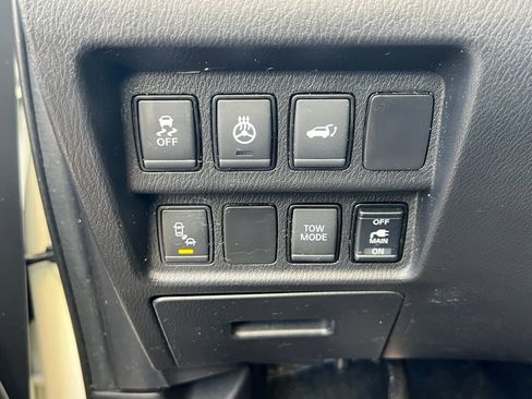 Used 2020 Nissan Pathfinder Platinum image 20