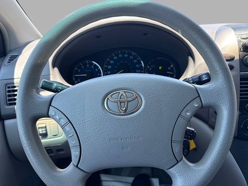 Used 2009 Toyota Sienna LE FWD image 39