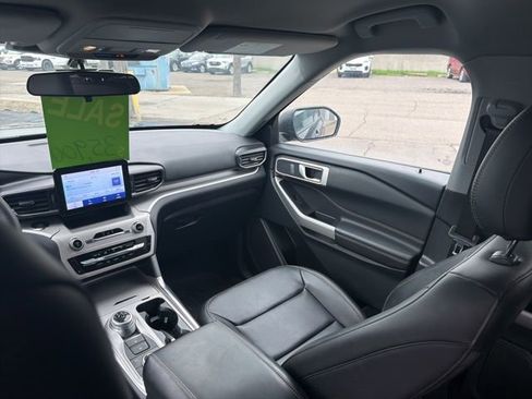 Used 2024 Ford Explorer XLT w/ Equipment Group 202A AWD/4WD image 11