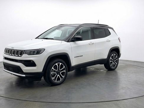 Used 2025 Jeep Compass Trailhawk image 3