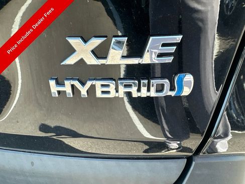 Used 2021 Toyota RAV4 XLE Premium AWD/4WD image 7