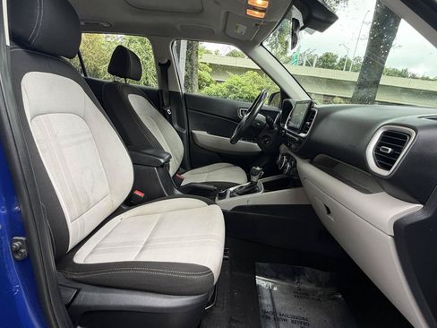 Used 2023 Hyundai Venue SEL w/ Cargo Package FWD image 18