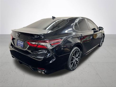 Used 2022 Toyota Camry SE image 7