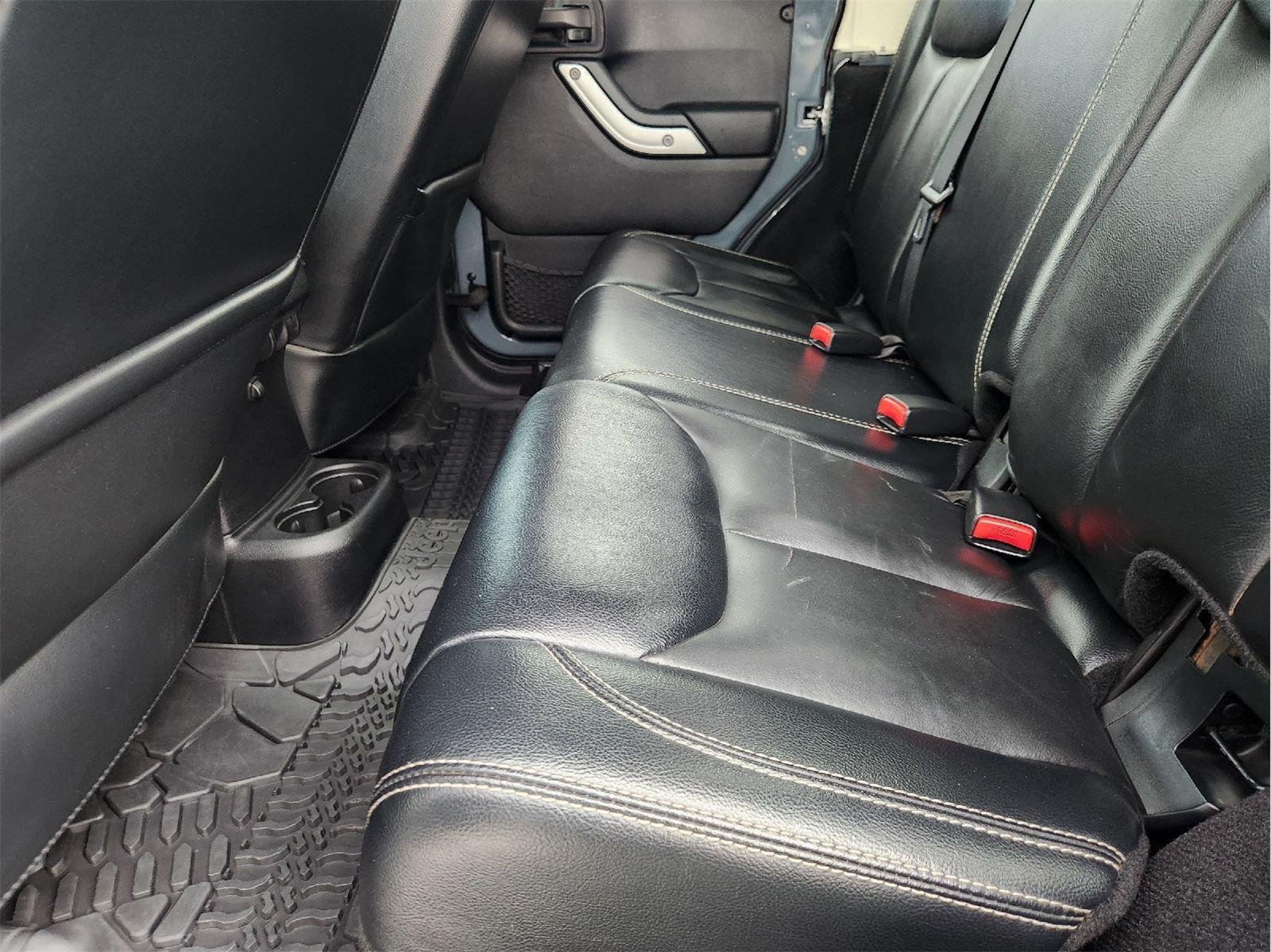 Used 2014 Jeep Wrangler Unlimited Rubicon AWD/4WD image 29