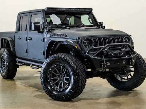 Used 2025 Jeep Gladiator Rubicon w/ Safety Group AWD/4WD image 4