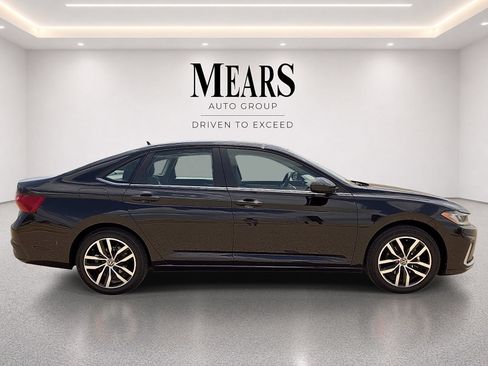 Used 2025 Volkswagen Jetta SE FWD image 6
