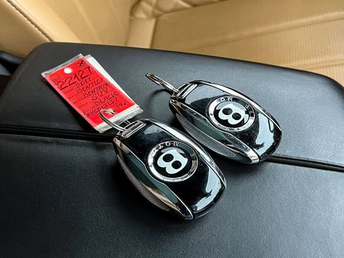 Used 2017 Bentley Bentayga image 53