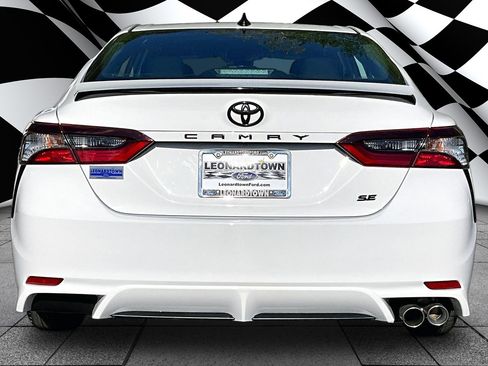 Used 2023 Toyota Camry SE image 4