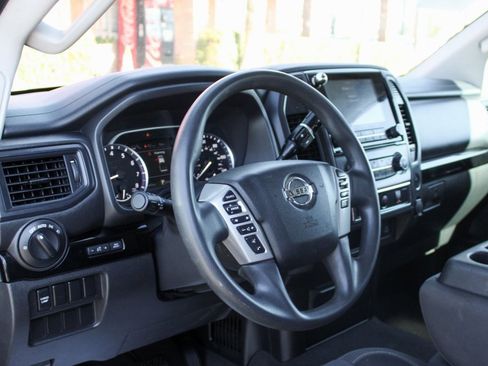 Used 2022 Nissan Titan SV image 16