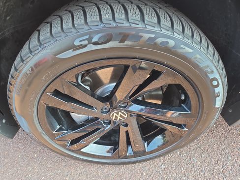 Used 2024 Volkswagen Tiguan SE R-Line AWD/4WD image 12