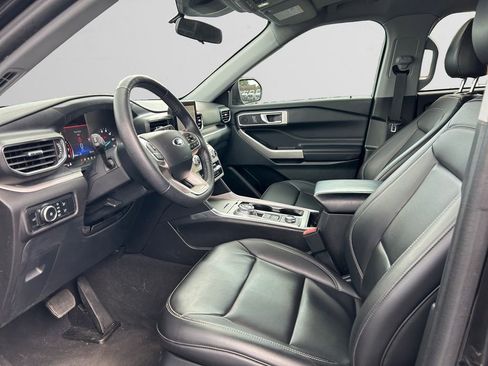 Used 2024 Ford Explorer XLT w/ Equipment Group 202A AWD/4WD image 11